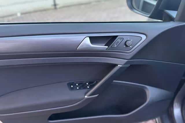 Volkswagen Golf (2017) thumbnail 30