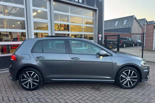 Volkswagen Golf (2017) thumbnail 4