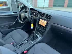 Volkswagen Golf (2017) thumbnail 44