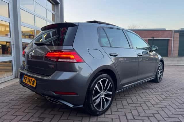 Volkswagen Golf (2017) thumbnail 6