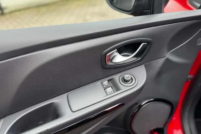 Renault Clio (2015) thumbnail 20