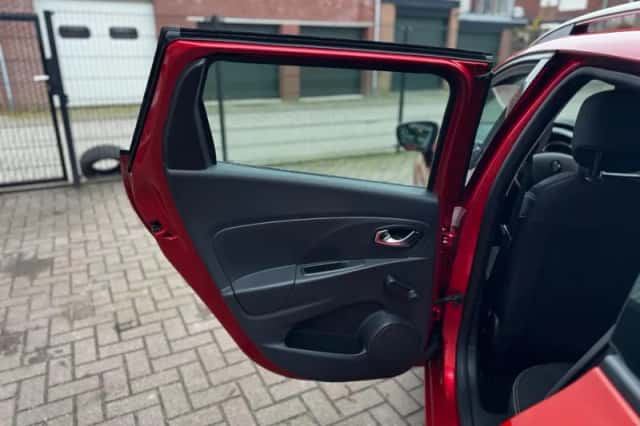 Renault Clio (2015) thumbnail 21