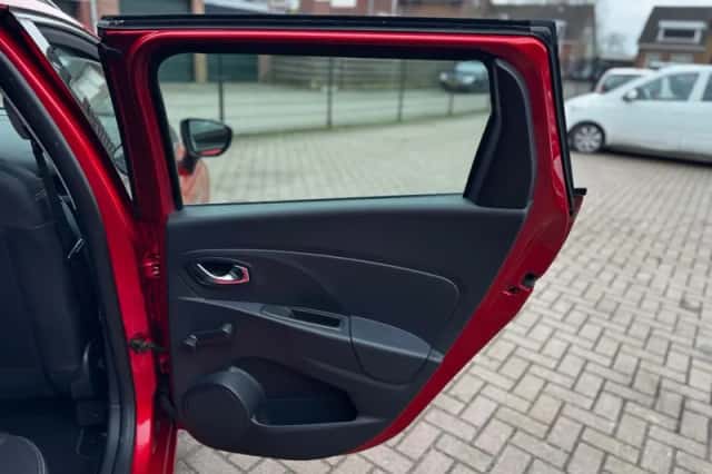 Renault Clio (2015) thumbnail 26