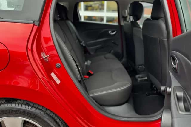 Renault Clio (2015) thumbnail 27