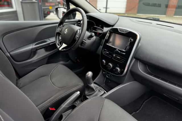 Renault Clio (2015) thumbnail 31