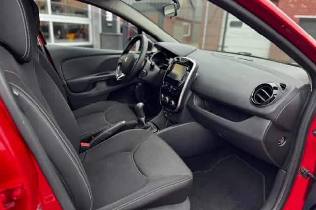 Renault Clio (2015) thumbnail 32