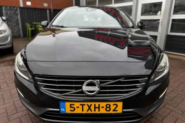 Volvo V60 (2014) thumbnail 11