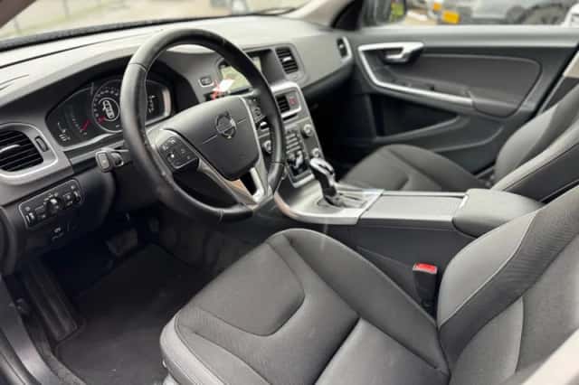 Volvo V60 (2014) thumbnail 12