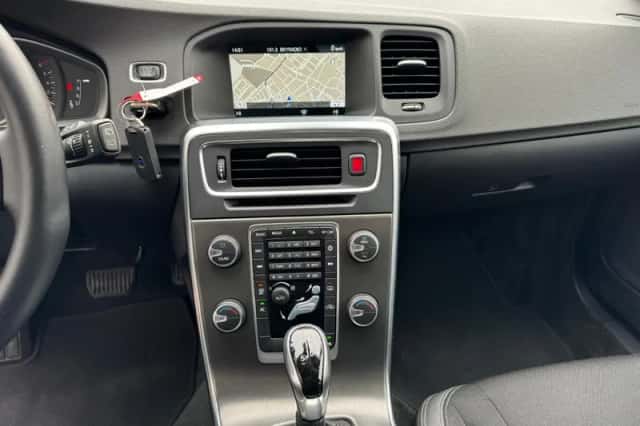 Volvo V60 (2014) thumbnail 14