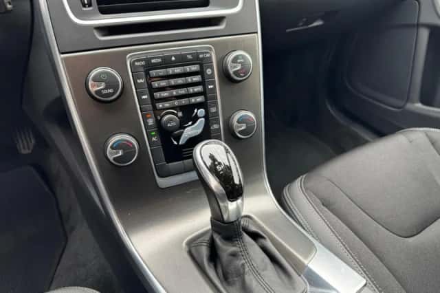 Volvo V60 (2014) thumbnail 15
