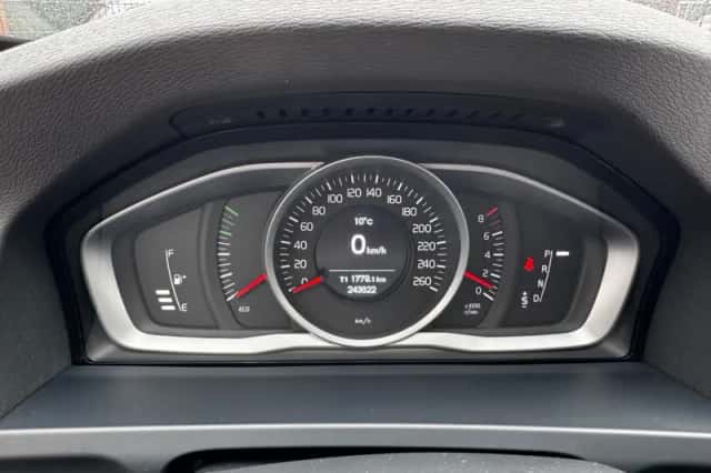 Volvo V60 (2014) thumbnail 16