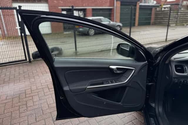 Volvo V60 (2014) thumbnail 18