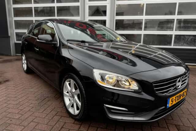 Volvo V60 (2014) thumbnail 3