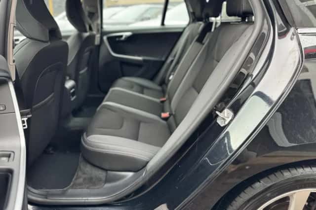 Volvo V60 (2014) thumbnail 24