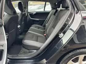 Volvo V60 (2014) thumbnail 24