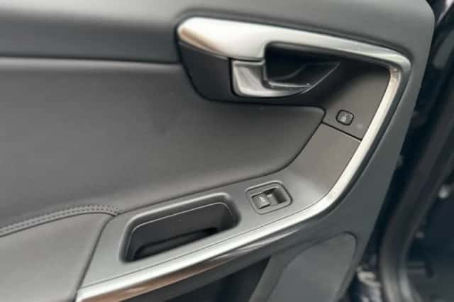 Volvo V60 (2014) thumbnail 25