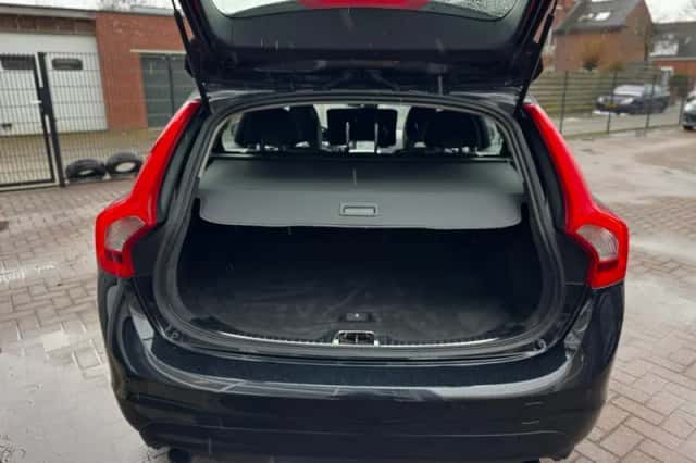 Volvo V60 (2014) thumbnail 26