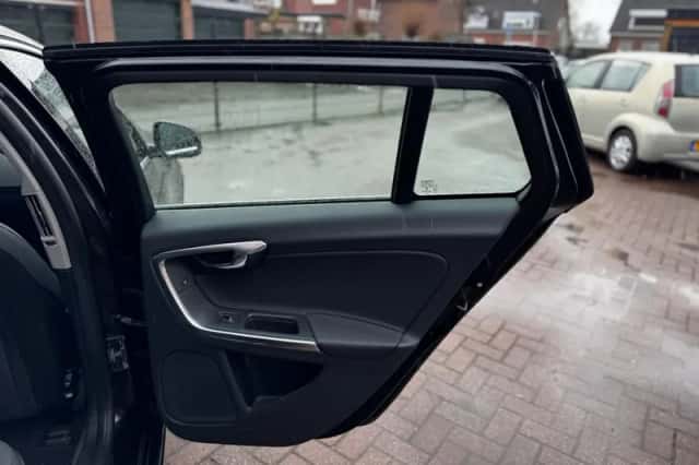 Volvo V60 (2014) thumbnail 27