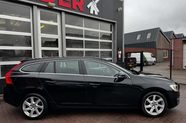 Volvo V60 (2014) thumbnail 4