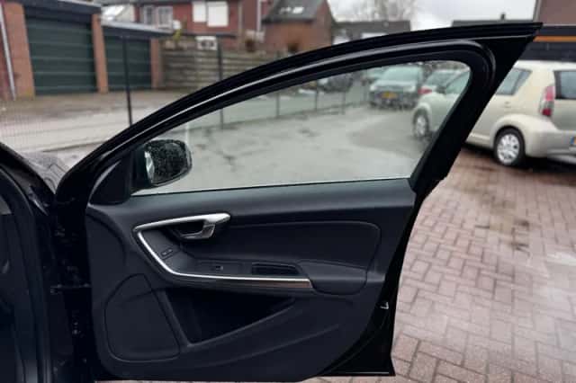 Volvo V60 (2014) thumbnail 31