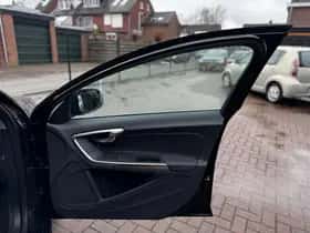 Volvo V60 (2014) thumbnail 31