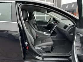 Volvo V60 (2014) thumbnail 32