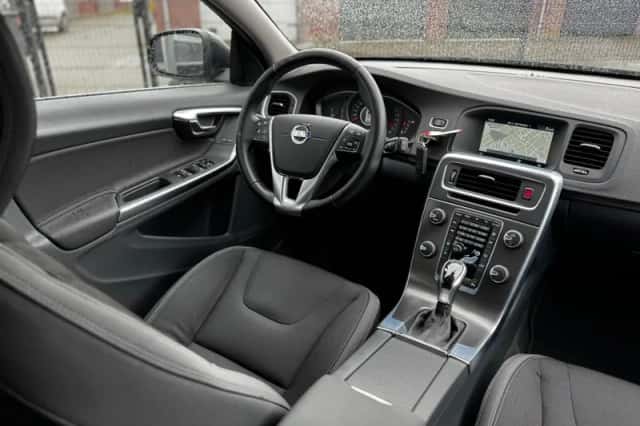 Volvo V60 (2014) thumbnail 35