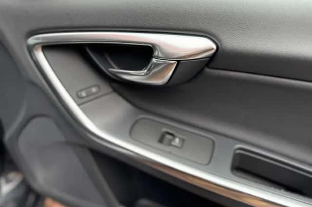 Volvo V60 (2014) thumbnail 36