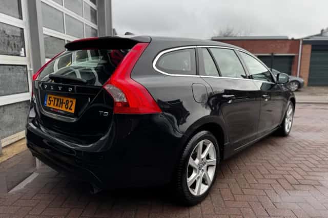 Volvo V60 (2014) thumbnail 5