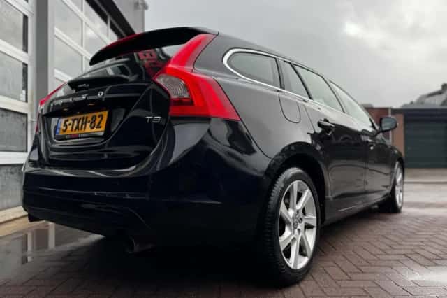 Volvo V60 (2014) thumbnail 6