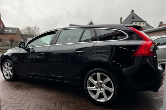 Volvo V60 (2014) thumbnail 8