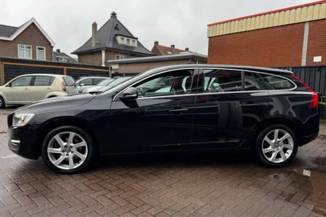 Volvo V60 (2014) thumbnail 9