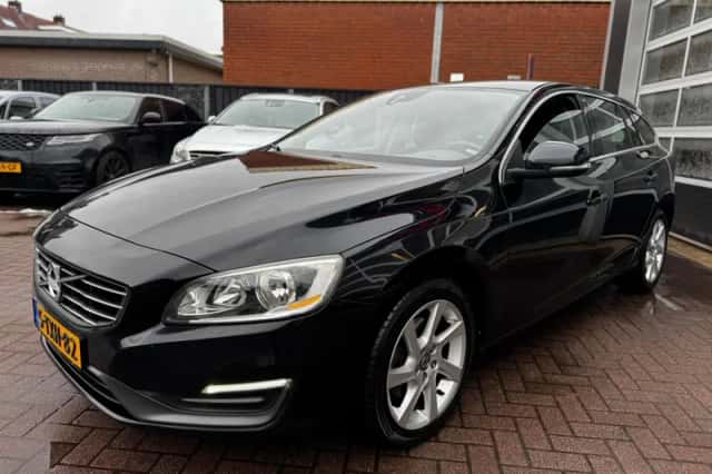 Volvo V60 (2014) thumbnail 10