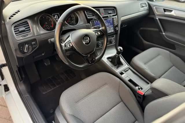 Volkswagen Golf (2013) thumbnail 11