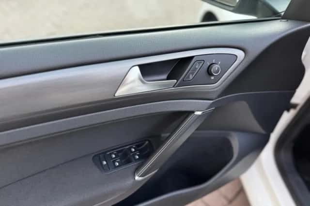 Volkswagen Golf (2013) thumbnail 13