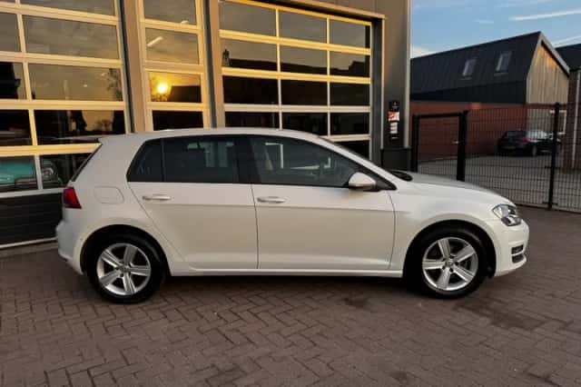 Volkswagen Golf (2013) thumbnail 3