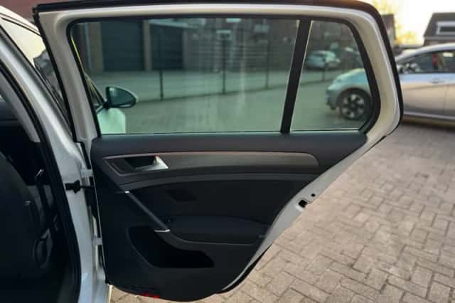 Volkswagen Golf (2013) thumbnail 27