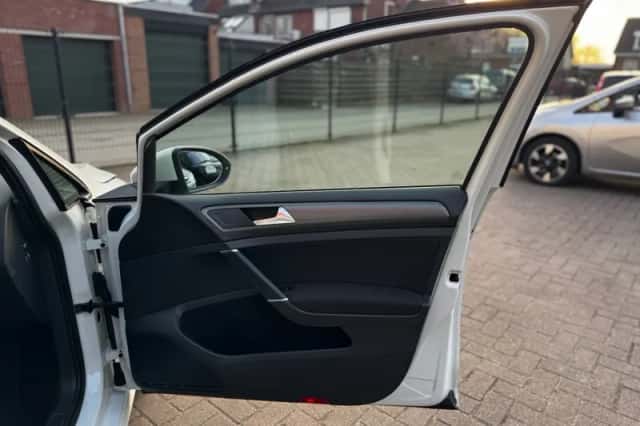 Volkswagen Golf (2013) thumbnail 31