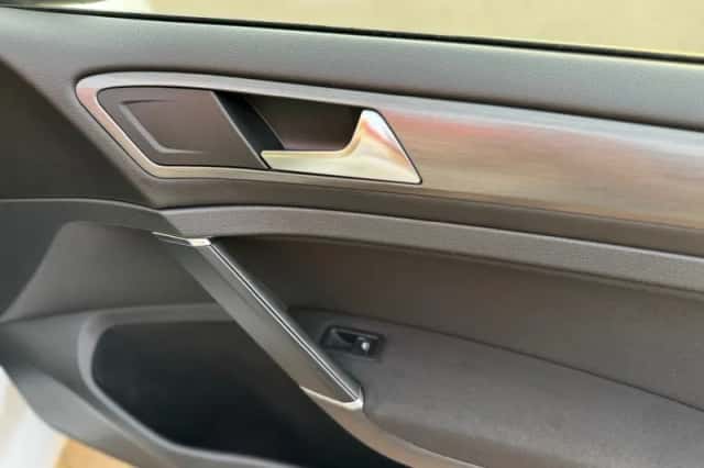 Volkswagen Golf (2013) thumbnail 32