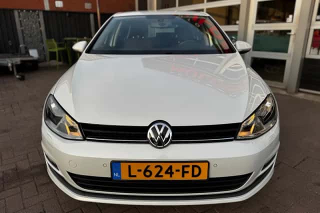 Volkswagen Golf (2013) thumbnail 9