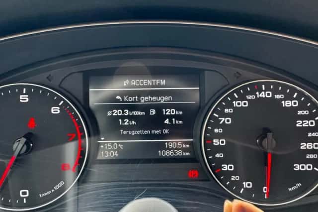 Audi A6 (2012) thumbnail 24