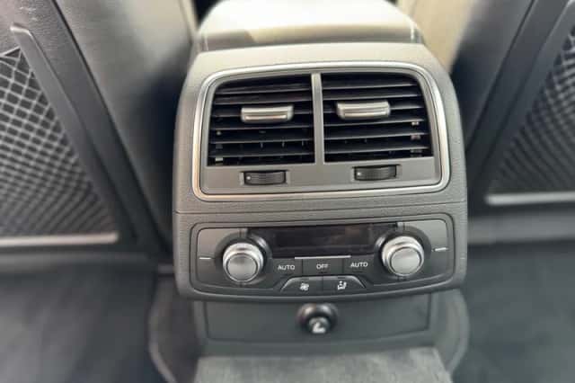 Audi A6 (2012) thumbnail 32