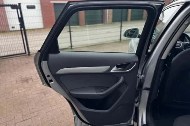 Audi Q3 (2014) thumbnail 24