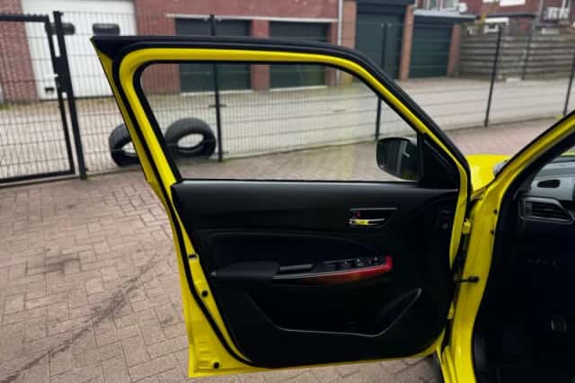 Suzuki Swift (2018) thumbnail 13