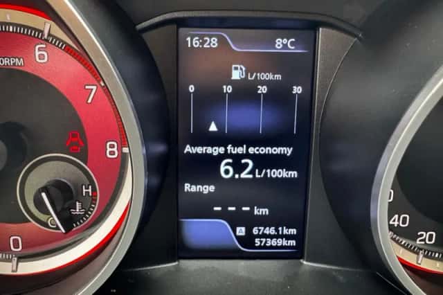 Suzuki Swift (2018) thumbnail 23