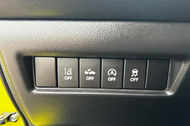 Suzuki Swift (2018) thumbnail 27