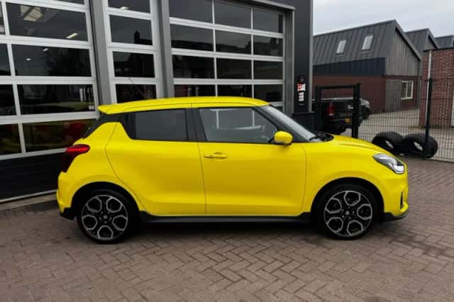 Suzuki Swift (2018) thumbnail 4