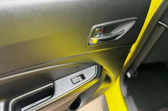 Suzuki Swift (2018) thumbnail 35