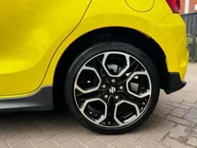 Suzuki Swift (2018) thumbnail 38