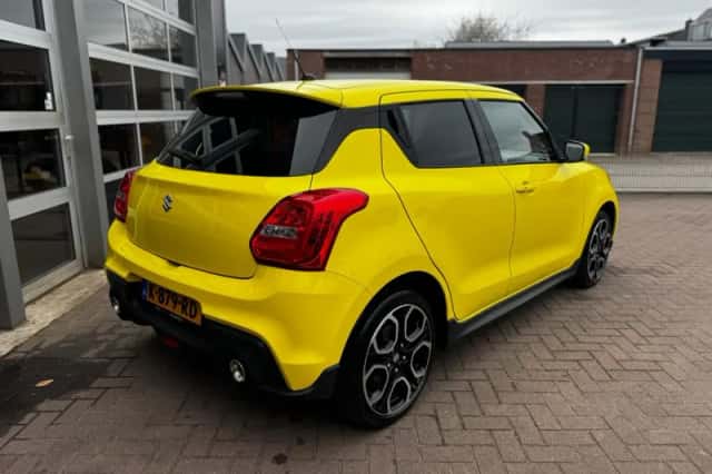 Suzuki Swift (2018) thumbnail 5